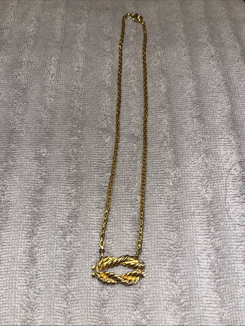 Mimi Di N vintage Gold-Tone Twisted Oval Pendant Necklace